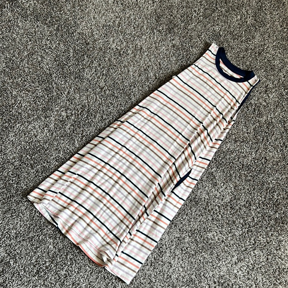 Size medium 7-8 girls dress with pockets